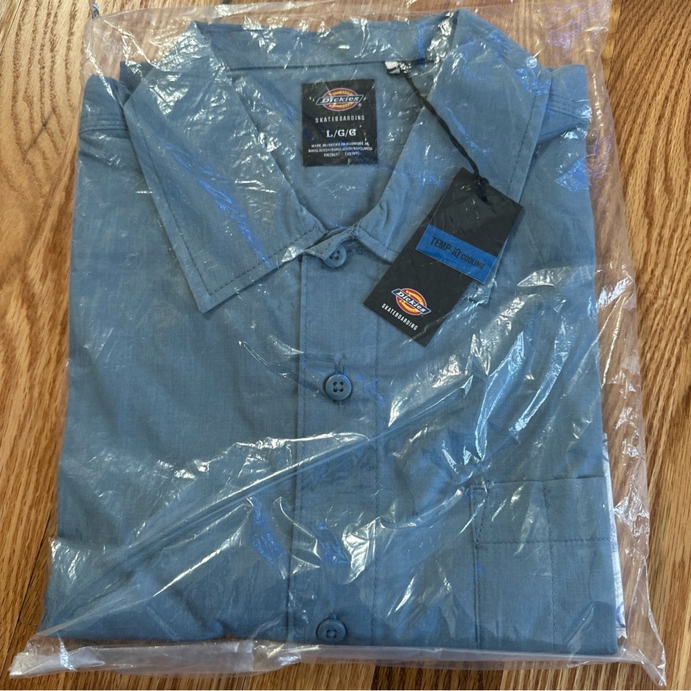 NWT Dickies Button Shirt Men’s Large Original Fit Skateboarding Short Sleeve